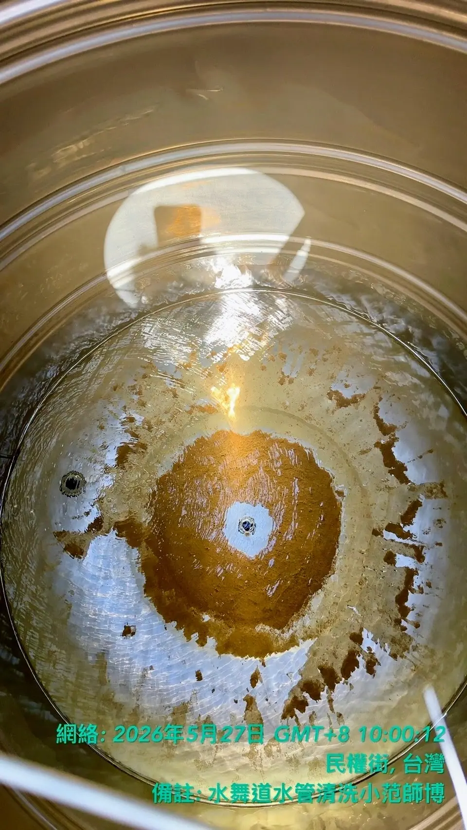 湖口民生街第二顆白鐵水塔清洗前褐色水痕與沉澱物