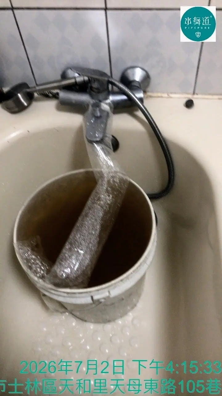 台北天母廚房熱水出水量不足造成熱水器無法點火的水管清洗案例